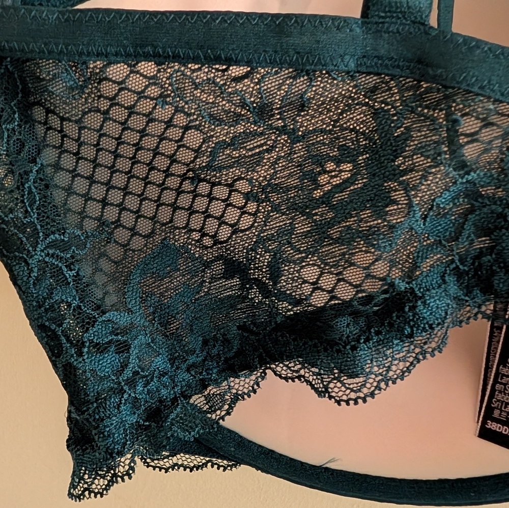 🖤✨ Victoria’s Secret Lace Push-Up Bra | Lift, Lace & Luxe Confidence 💋38DD - Picture 8 of 12